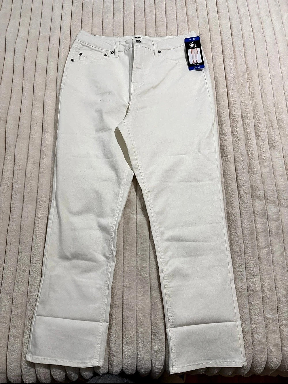 FRYE Straight Leg Jeans in White Size 10/30 NWT